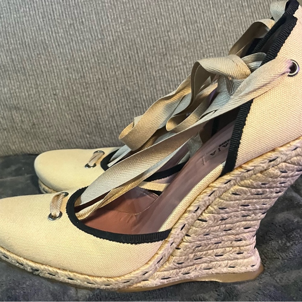 Alaia Cream and Black Espadrille Heels Excellent Condition - Picture 6 of 9
